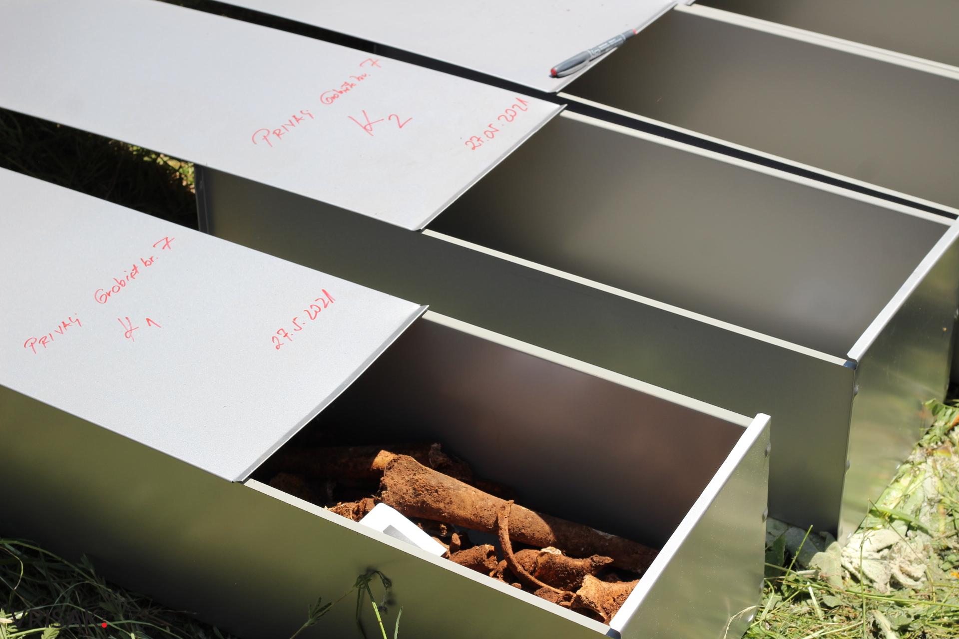 Izvršena ekshumacija šest tijela hrvatskih vojnika s Čarapova polja na Privalju