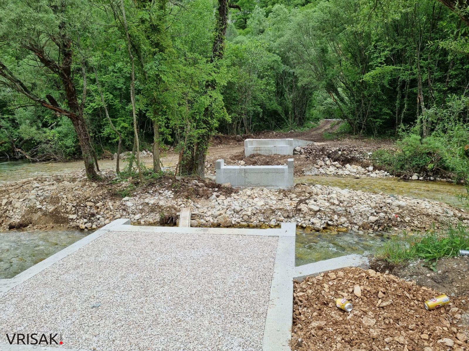 Skoro gotova izgradnja pješačkog mosta preko rijeke Lištice u kanjonu Borak