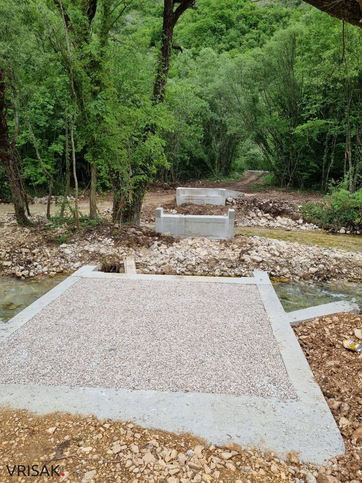 Skoro gotova izgradnja pješačkog mosta preko rijeke Lištice u kanjonu Borak