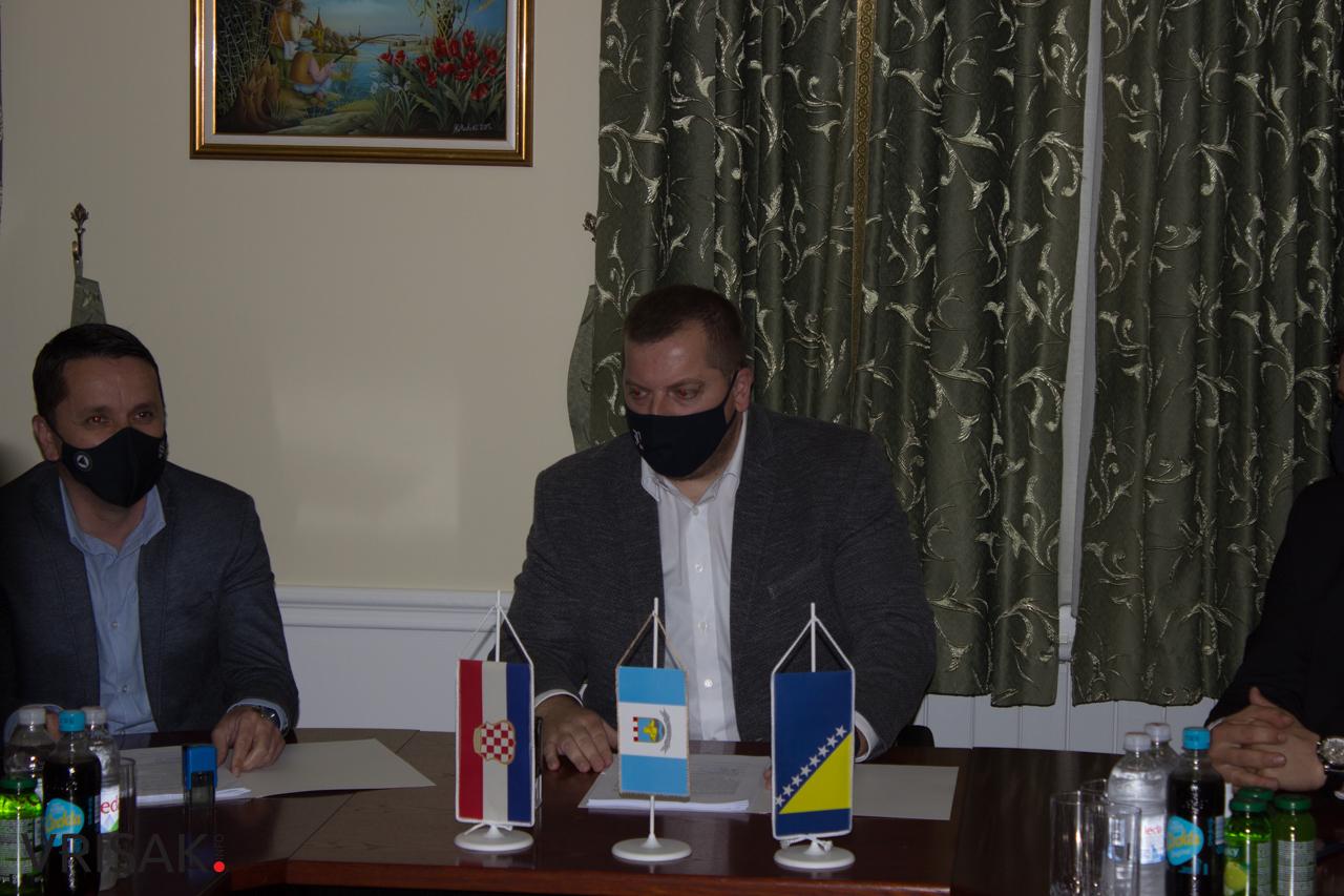 Potpisani ugovori o sufinanciranju nabave plastenika za 80 poljoprivrednih proizvođača s područja Ljubuškog