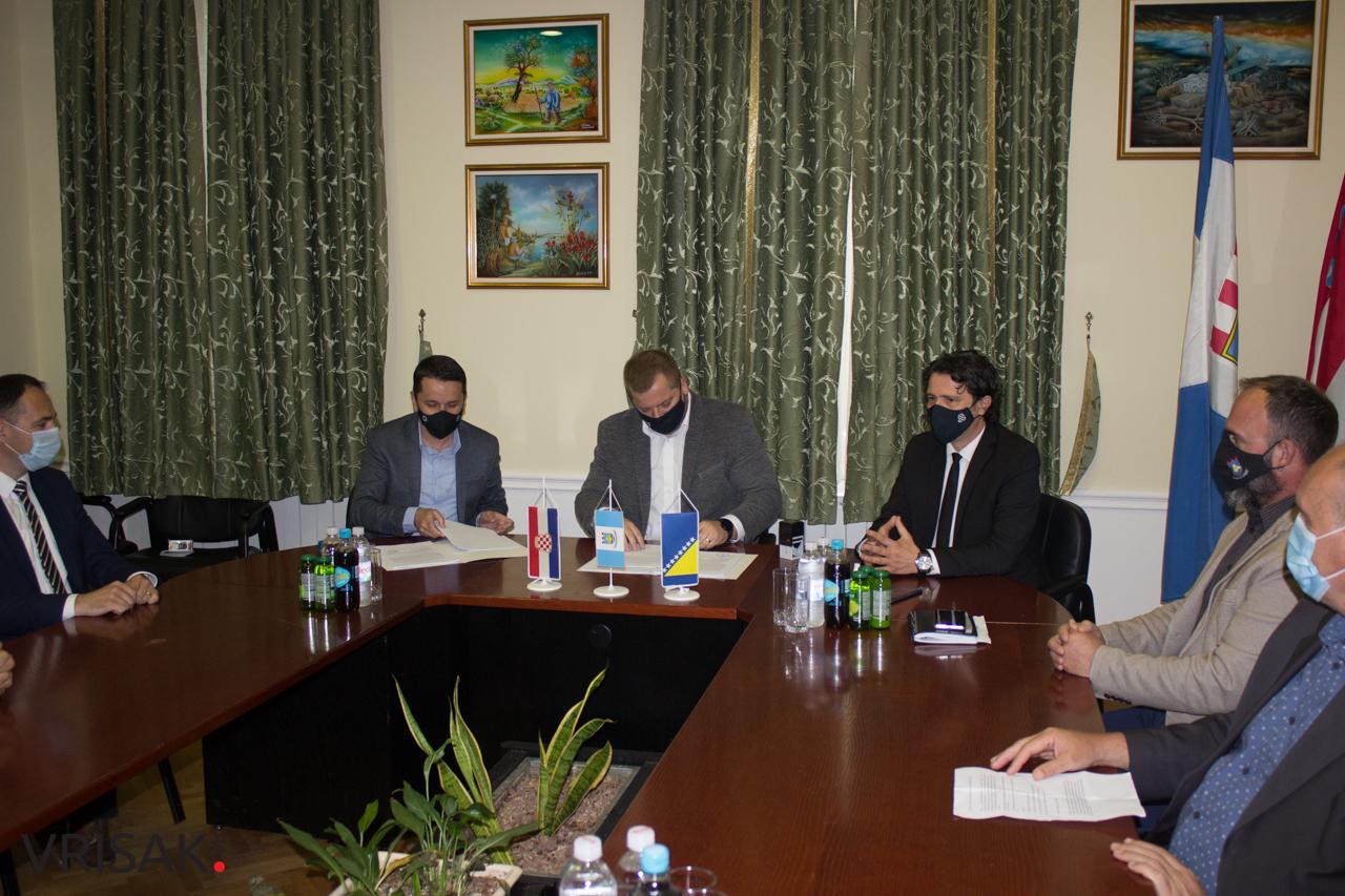 Potpisani ugovori o sufinanciranju nabave plastenika za 80 poljoprivrednih proizvođača s područja Ljubuškog