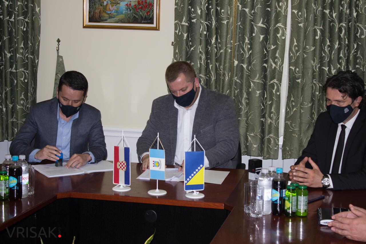 Potpisani ugovori o sufinanciranju nabave plastenika za 80 poljoprivrednih proizvođača s područja Ljubuškog