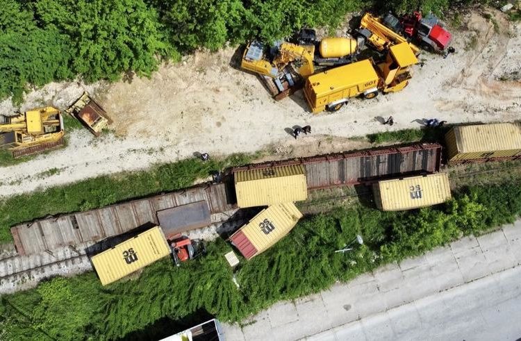 Prevrnuli se vagoni teretnog vlaka