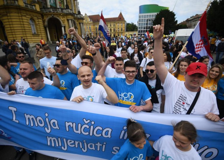 Tisuće ljudi na Hodu za život u Zagrebu