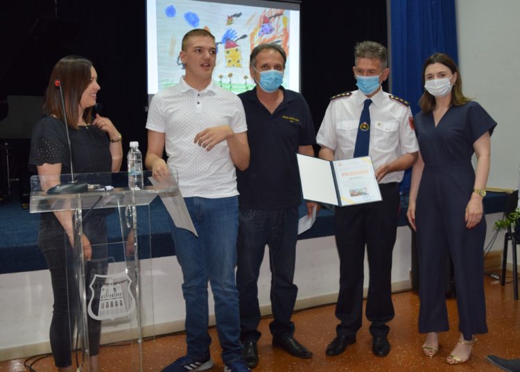 Dodijeljene nagrade i priznanja djeci i učenicima za najbolje likovne radove na temu vatrogastva