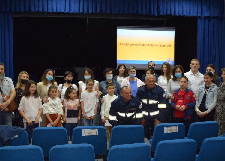 Dodijeljene nagrade i priznanja djeci i učenicima za najbolje likovne radove na temu vatrogastva