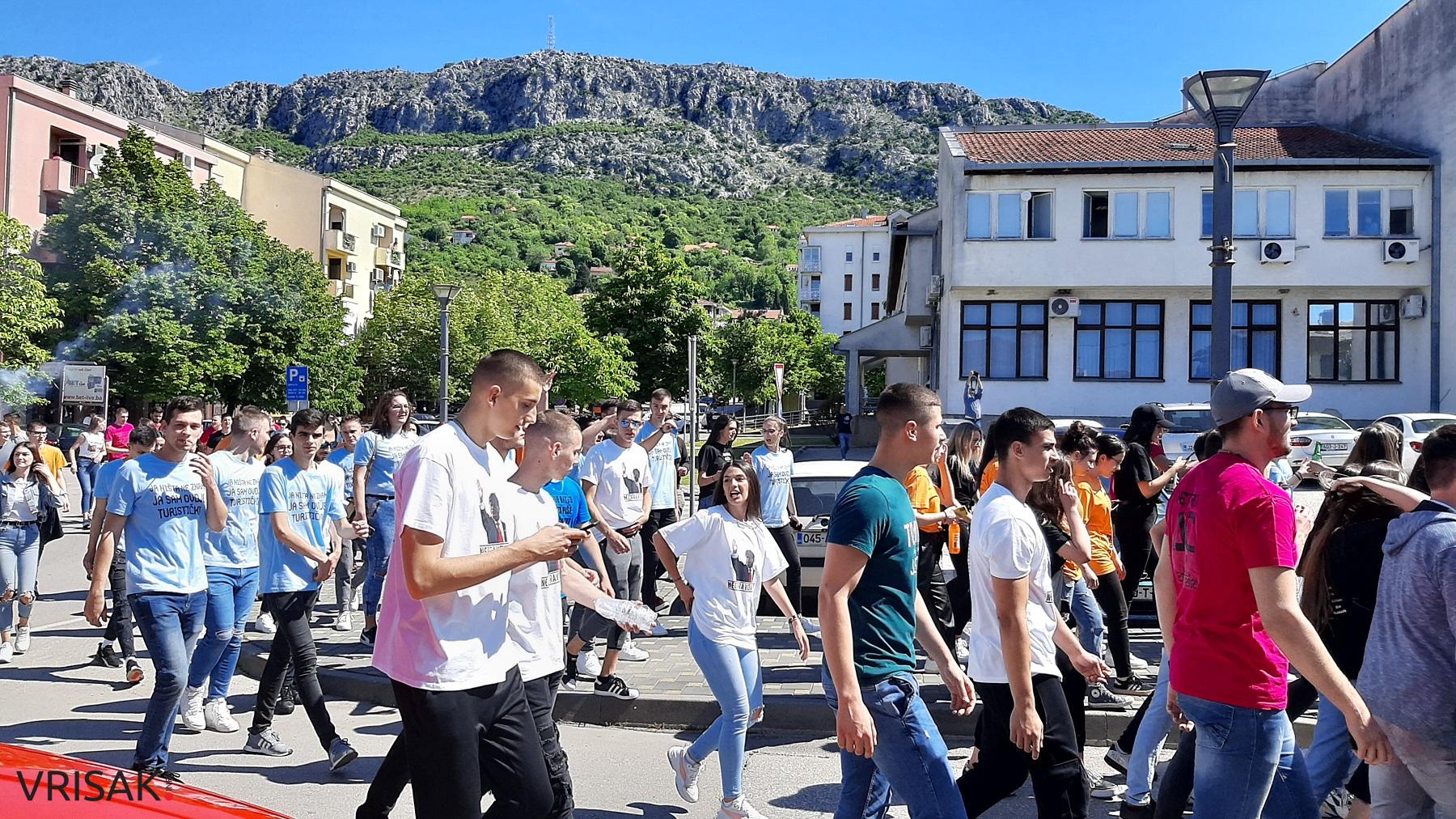 Norijada u Ljubuškom: Maturanti slave kraj nastave (FOTO/VIDEO)