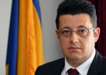 NiP je, zahvaljujući Čampari, dio Vlade Federacije BiH, a predstavlja se kao oporbena stranka