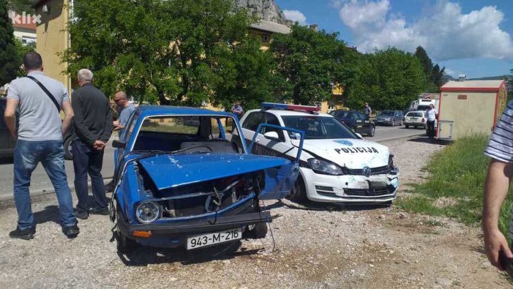 U sudaru policijskog i civilnog vozila ozlijeđene tri osobe