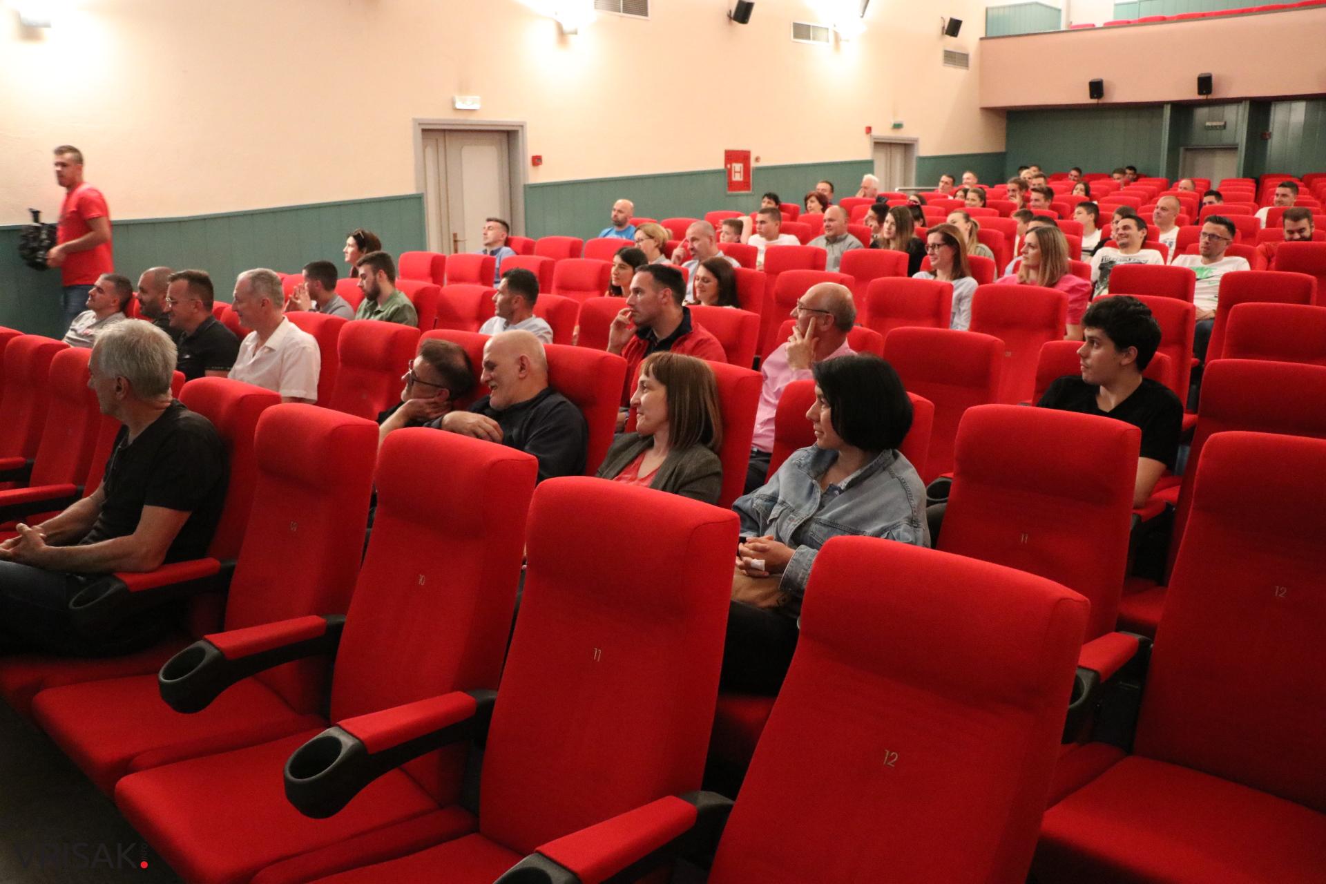 Široki Brijeg: Proslavljeni alpinist Stipe Božić predstavio monografiju “San o Everestu”