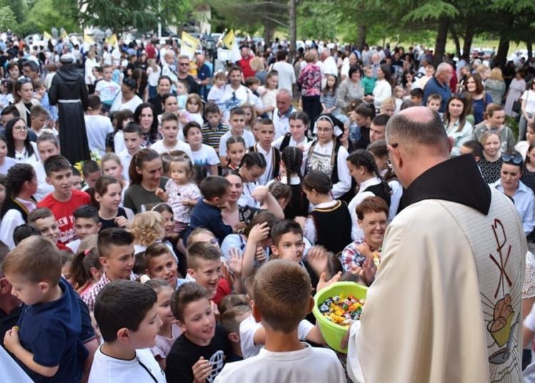 Ljubotići: Proslavljen sv. Ante i 50 godina crkve