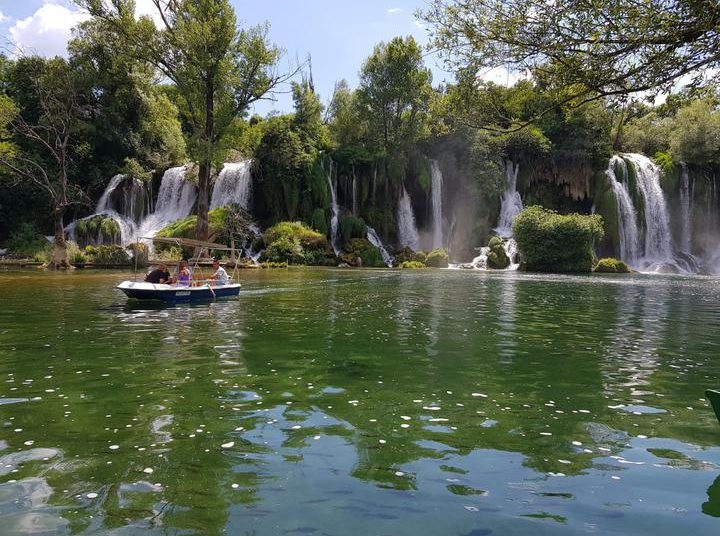 Na Kravice stigli prvi gosti ovog ljeta, neki uživali i u kupanju
