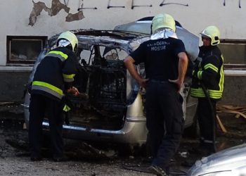 Eksplozija u Mostaru: Planuo automobil, vatra zahvatila i stan