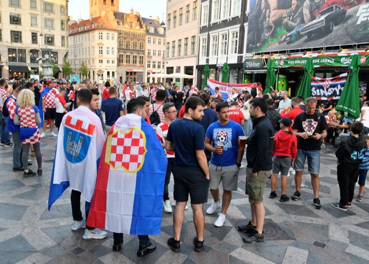 U Kopenhagenu je počelo navijačko ludilo; zastave Širokog Brijega i Herceg-Bosne najistaknutije