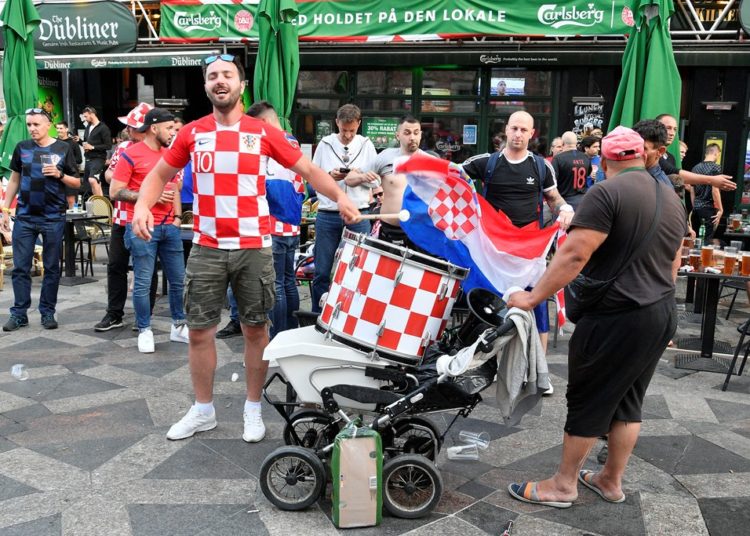 U Kopenhagenu je počelo navijačko ludilo; zastave Širokog Brijega i Herceg-Bosne najistaknutije
