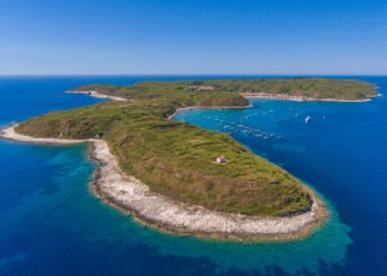 Uzbuna u Hrvatskoj: Unatoč zabrani, na otok stigao prvi automobil
