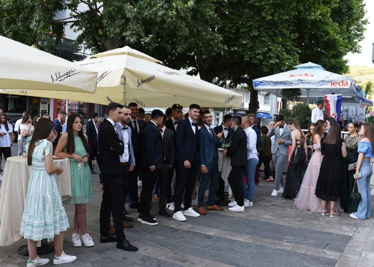 Široki Brijeg: 126 maturanata oprostilo se od Srednje strukovne škole