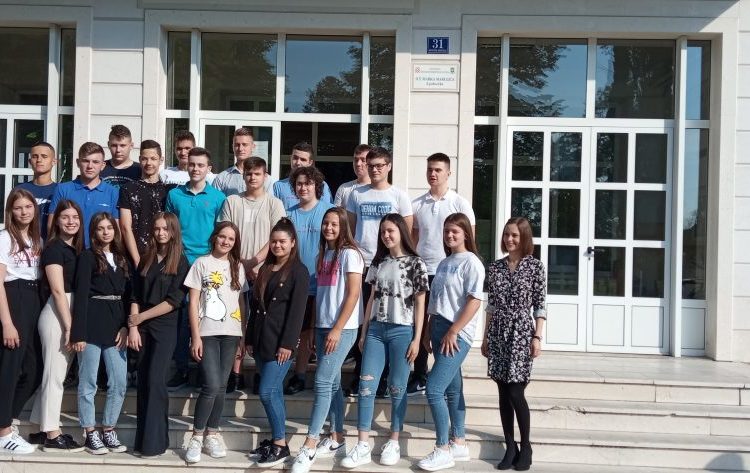 U OŠ Marka Marulića u Ljubuškom Mateja Herceg i Petra Majić učenice generacije