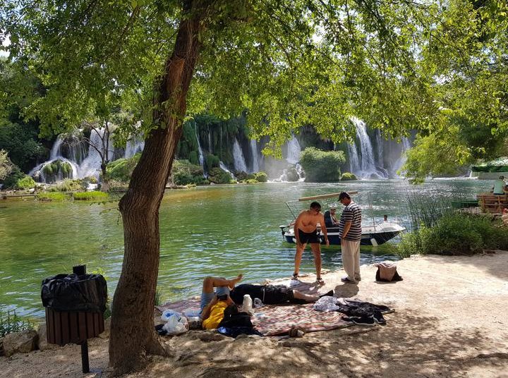 Na Kravice stigli prvi gosti ovog ljeta, neki uživali i u kupanju
