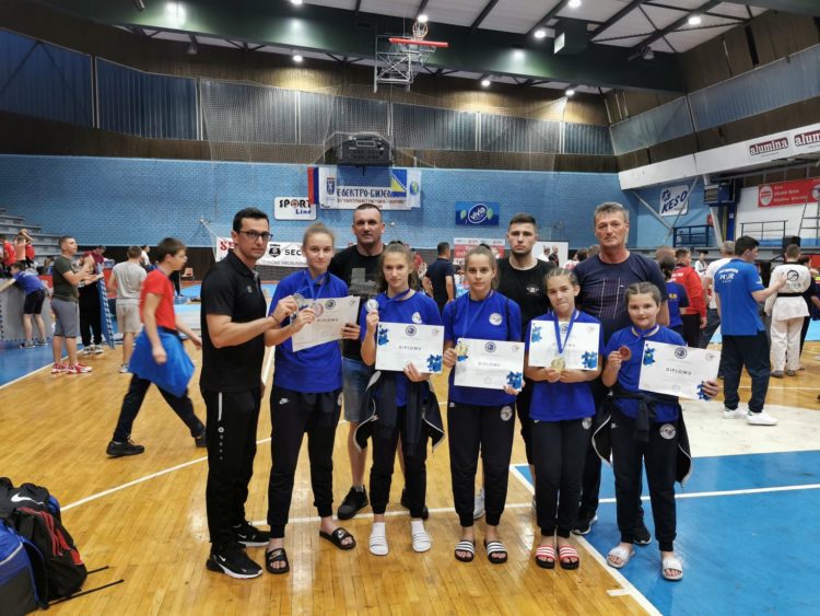 6. medalja za kočerinske “Poskočice”- sestre Gašpar zlatne na Prvenstvu BiH