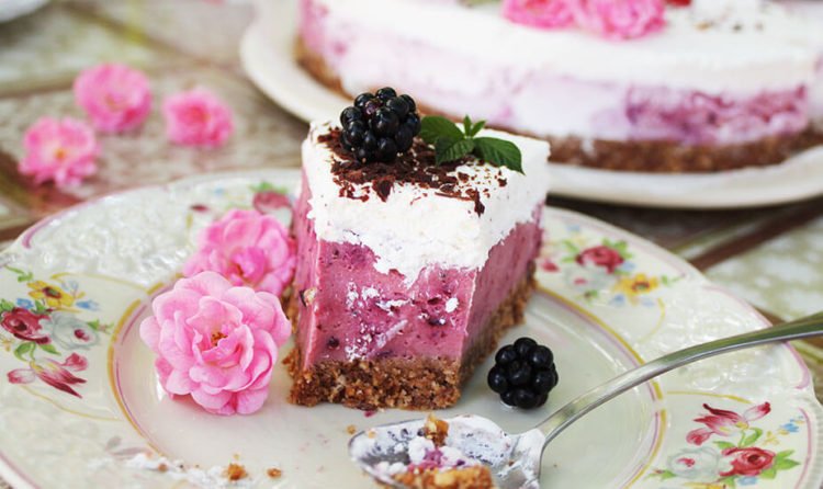 Puding torta sa šumskim voćem