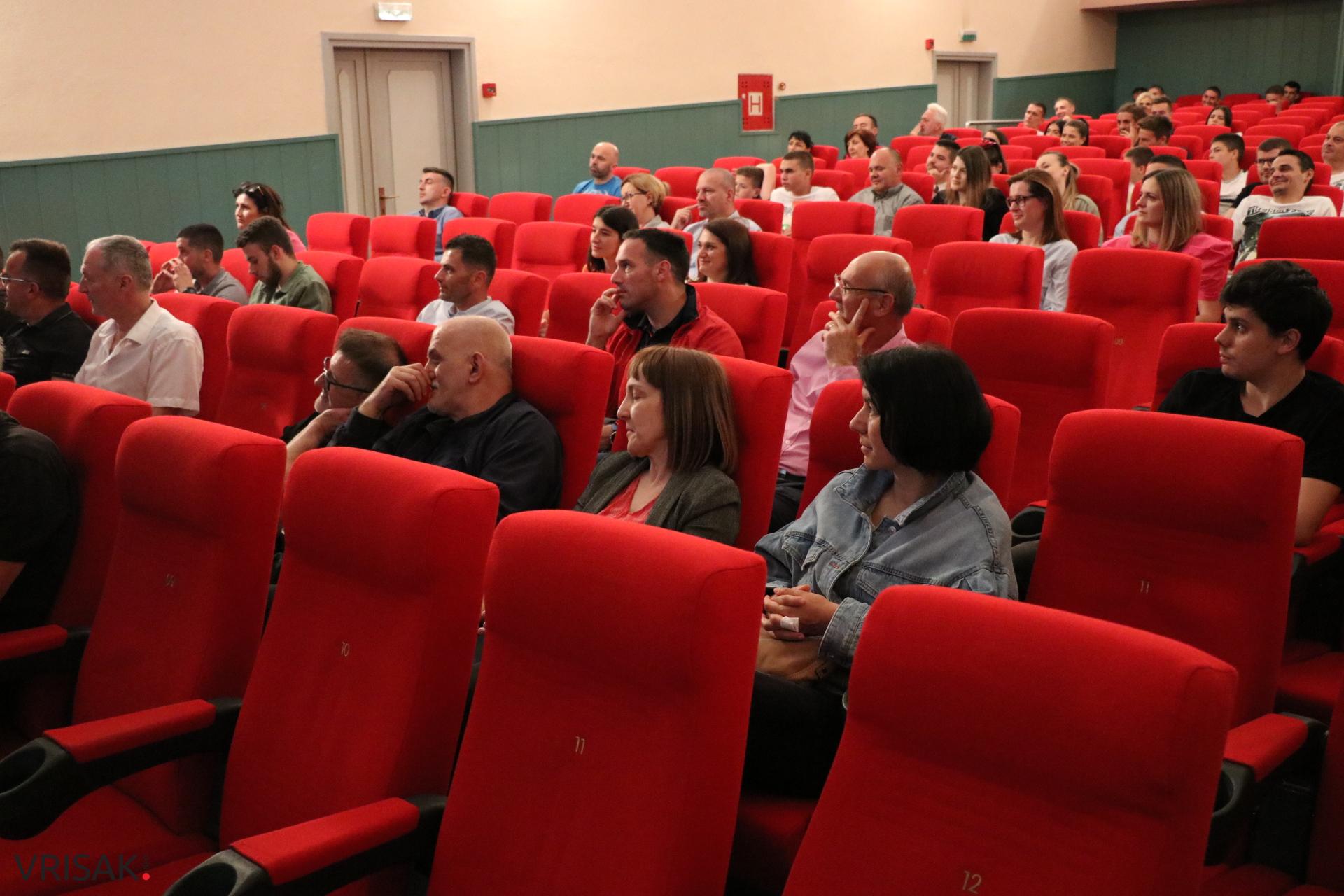 Široki Brijeg: Proslavljeni alpinist Stipe Božić predstavio monografiju “San o Everestu”