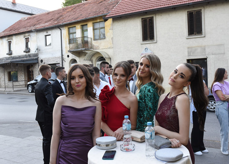 Široki Brijeg: 126 maturanata oprostilo se od Srednje strukovne škole