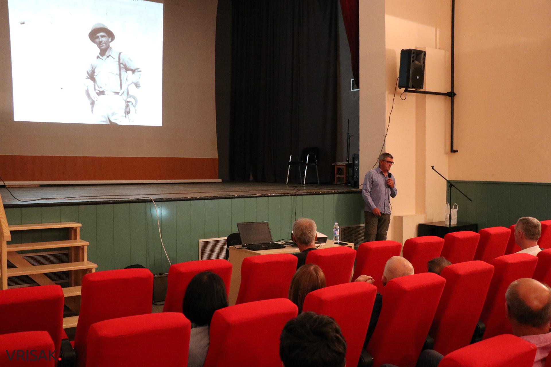 Široki Brijeg: Proslavljeni alpinist Stipe Božić predstavio monografiju “San o Everestu”