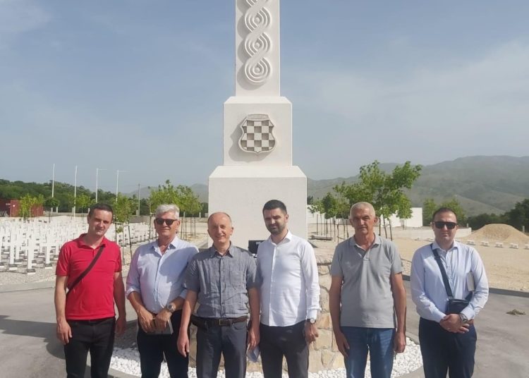Groblje mira na Bilima posjetio načelnik općine Posušje