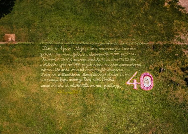 Cvjetna instalacija Gospi na dar