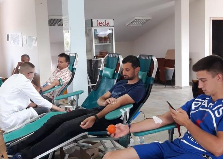 U dobrovoljnoj akciji darivanja krvi na Uzarićima prikupljeno 35 doza krvi