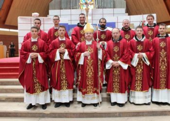 Deset novih svećenika zaređeno u Mostaru