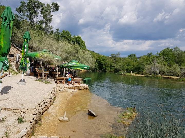 Na Kravice stigli prvi gosti ovog ljeta, neki uživali i u kupanju