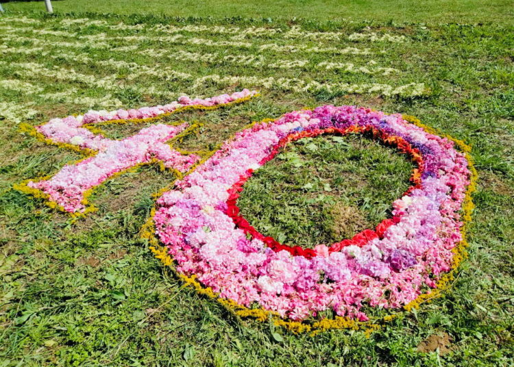 Cvjetna instalacija Gospi na dar