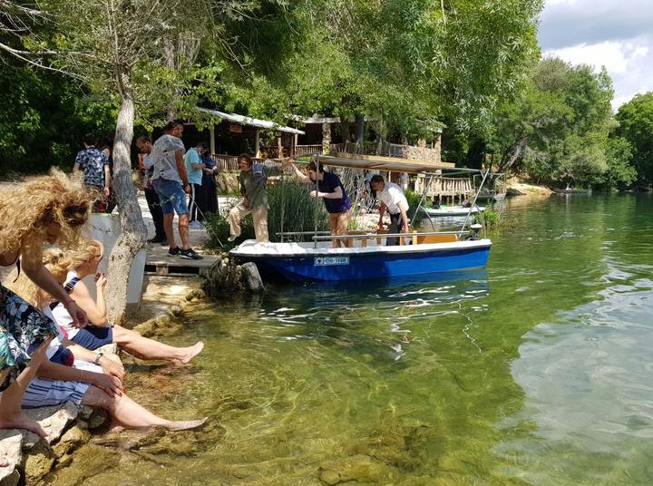 Na Kravice stigli prvi gosti ovog ljeta, neki uživali i u kupanju