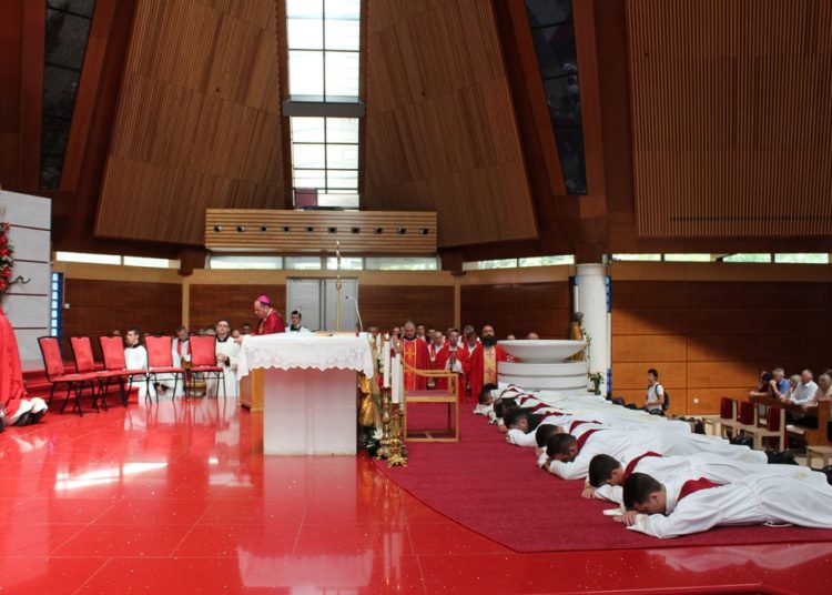 Deset novih svećenika zaređeno u Mostaru