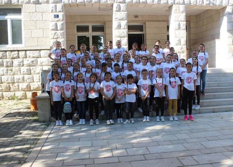 U Posušju održana Dječja smotra folklora „Na Petrovu ognjištu“