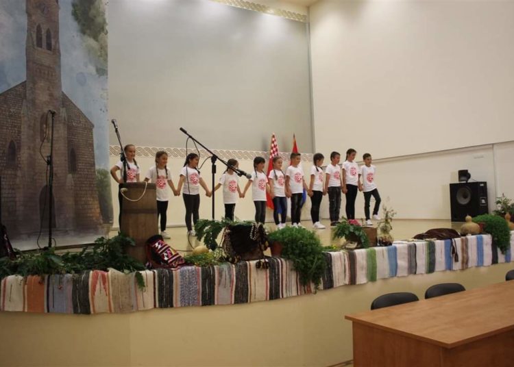 U Posušju održana Dječja smotra folklora „Na Petrovu ognjištu“
