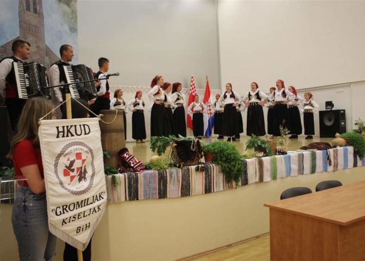 U Posušju održana Dječja smotra folklora „Na Petrovu ognjištu“