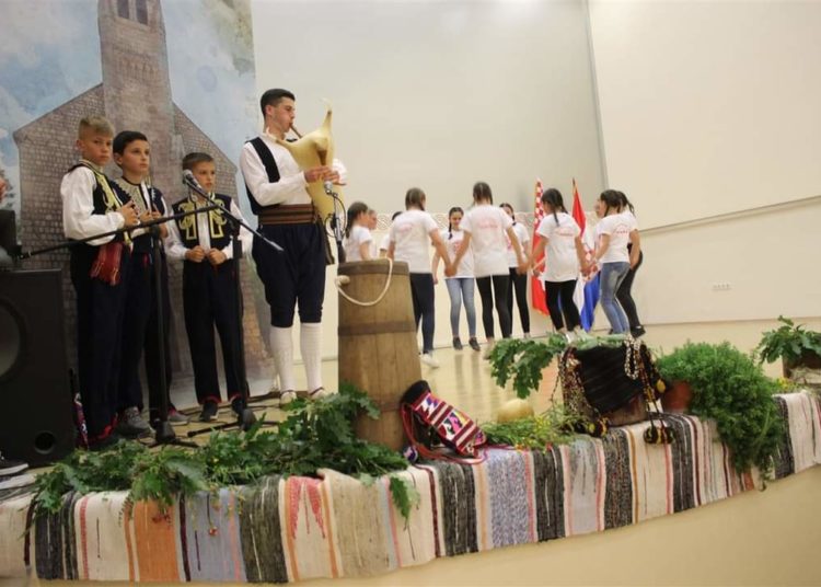 U Posušju održana Dječja smotra folklora „Na Petrovu ognjištu“