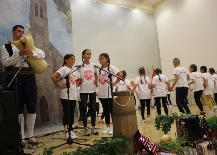 U Posušju održana Dječja smotra folklora „Na Petrovu ognjištu“