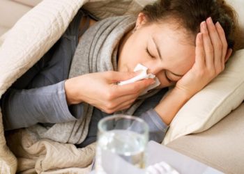 Glavobolja, bol u grlu, curenje iz nosa – simptomi delta varijante Covida