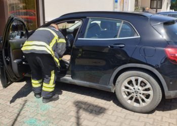 Vatrogasci spasili bebu koja je ostala zaključana u autu u Koprivnici