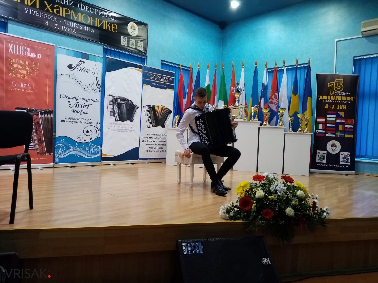 Širokobriježanin Ivan Lasić najbolji harmonikaš u svojoj kategoriji na natjecanju u Bijeljini