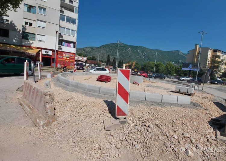 Mostar: Naziru se prvi obrisi kružnog toka na vrhu Avenije