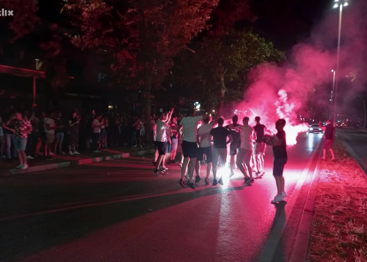 Mostarci burno proslavili pobjedu Hrvatske (FOTO)
