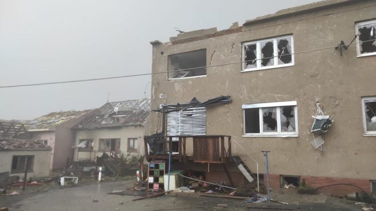 Razoran tornado pogodio Češku, najmanje 150 ozlijeđenih