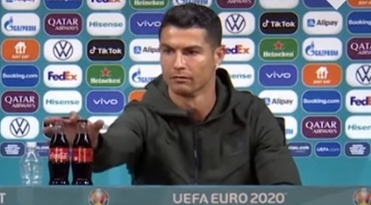 Evo što je UEFA poručila savezima zbog pomicanja boca Coca-Cole i Heinekena