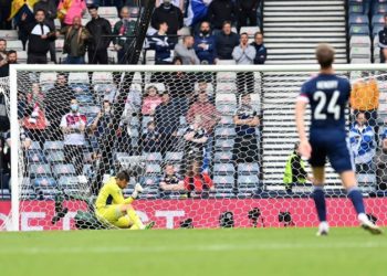 Česi srušili bezidejne Škote: Schick zabio fenomenalan gol s centra