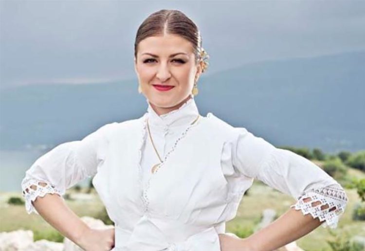 Lidija Sarić iz Vojvodine najljepša Hrvatica u narodnoj nošnji izvan RH